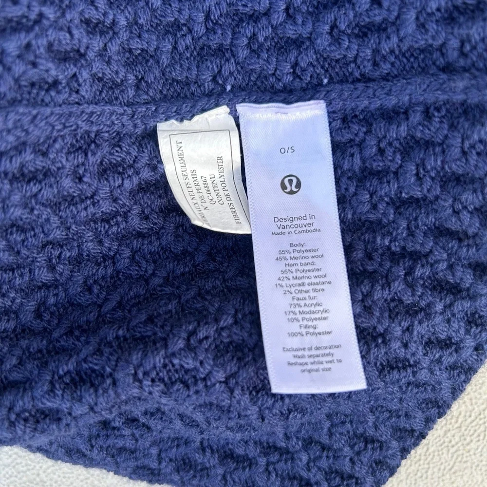 Lululemon Athletica Navy Blue Bubble Knit Pom Pom Beanie